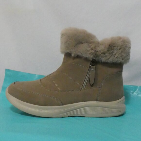 Unbranded | size 43 | Cozy Ankle Boots With Fur Cuffs and Zip Side Closures - Picture 9 of 11